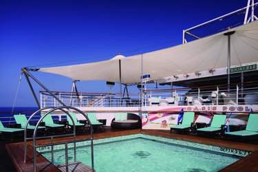 NCL Pride of America Oasis Pool 2, Credit - Olivier Koning.jpeg